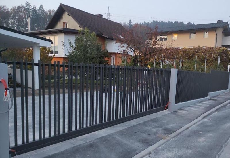 Zunanje dvoriščne ograje